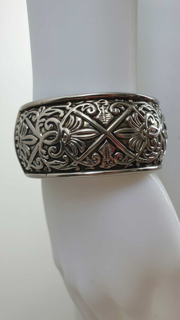 Bracciale rigido